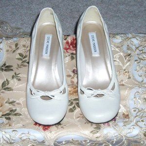 Steve Madden Ivory Pumps with Bows and Cute Cut Out Design - Size 9 Medium